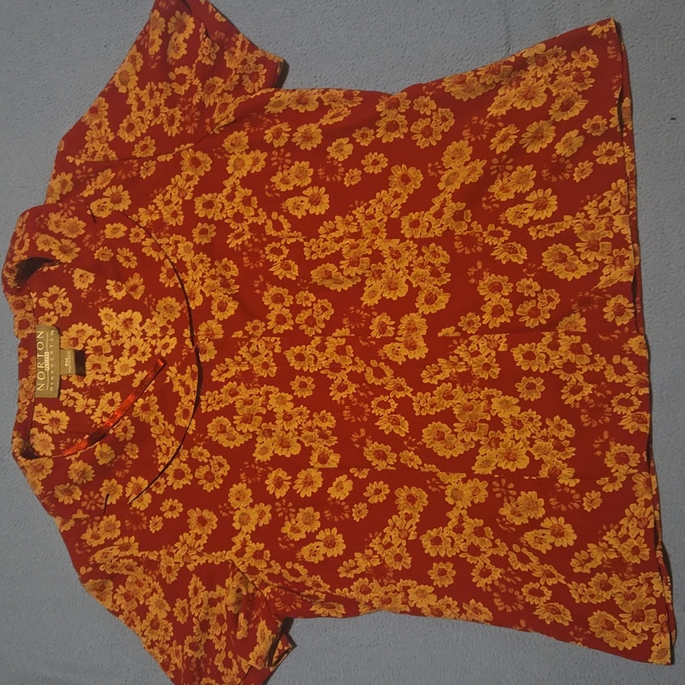 Norton Petites red and tan short sleeve flowered blouse